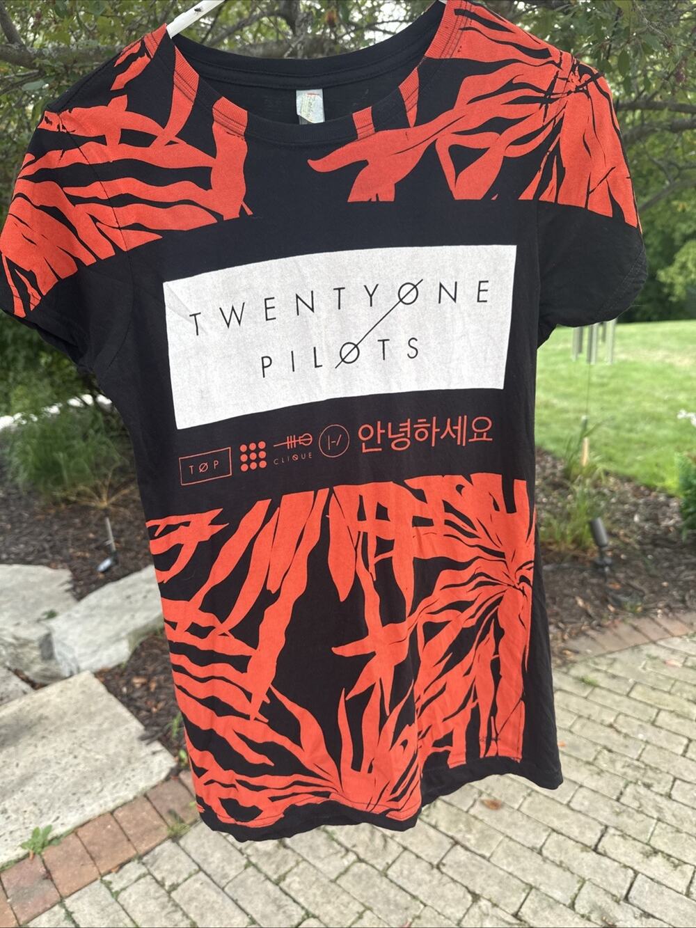 Twenty One Pilots Black Red Sheer Fitted Women’s Tee M Clique Rock Me Tag